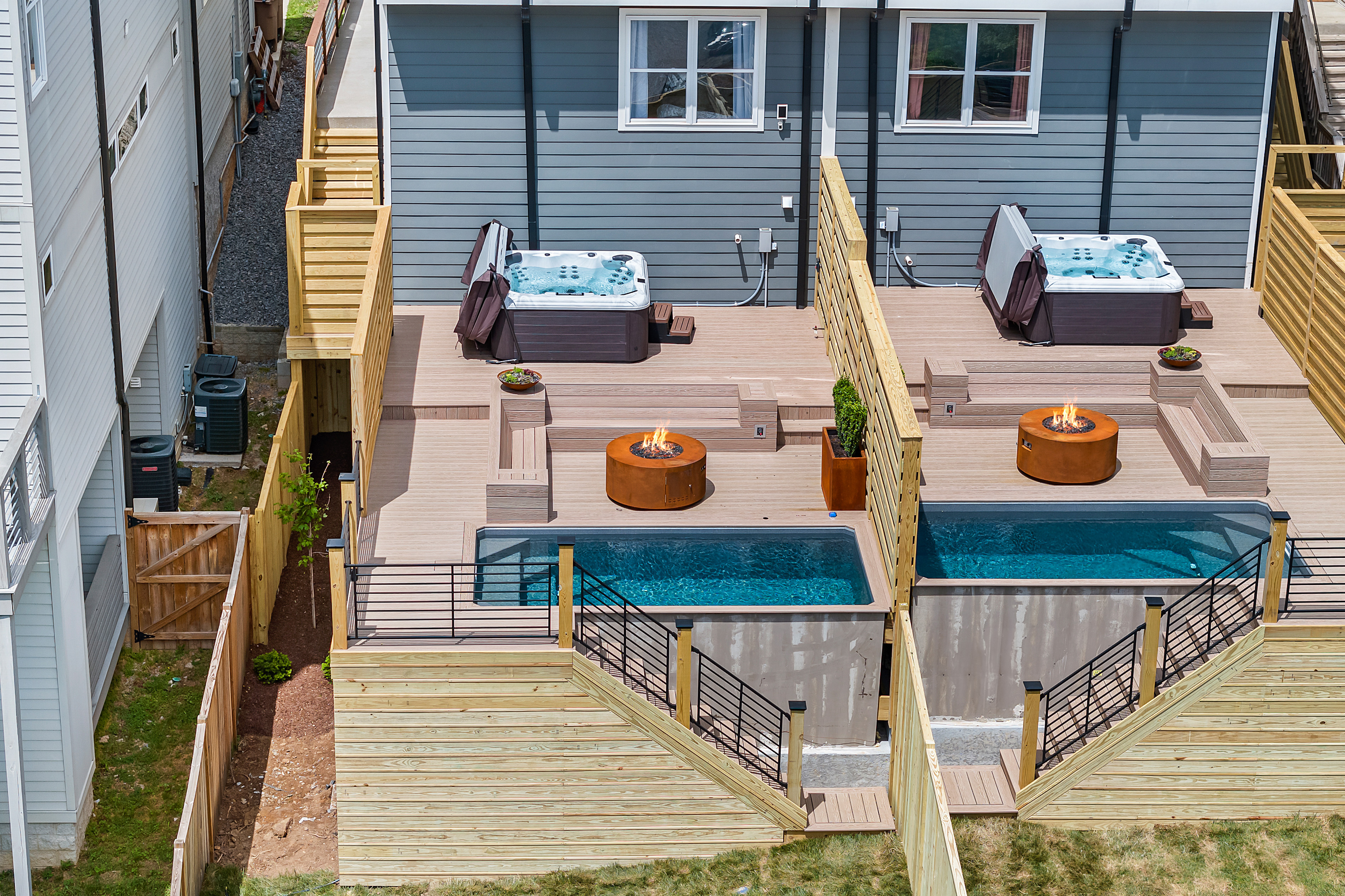 Horizontal Steel Railing on Duplex Decks Opens up Nashville Views Case Study