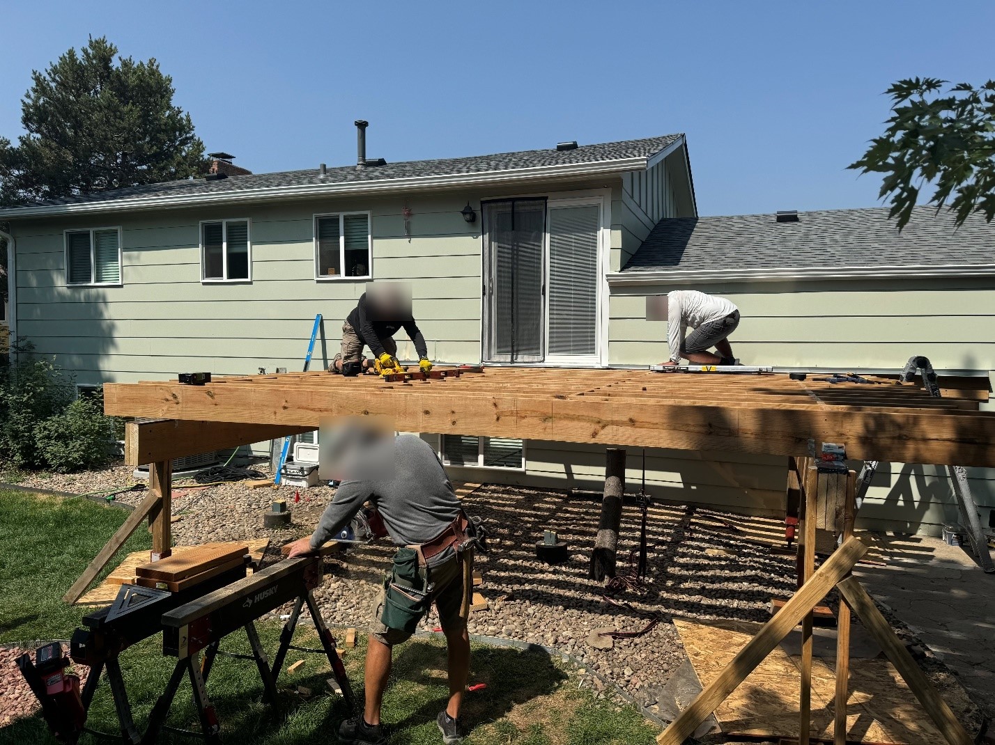 Estructura de acero para deck o de madera: un caso de estudio con comparación detallada