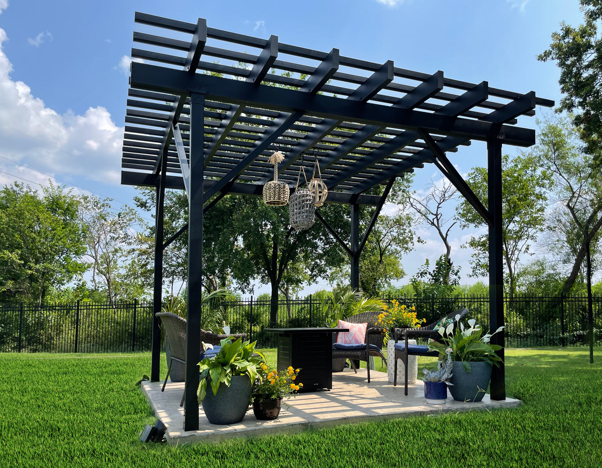 Freestanding steel pergola