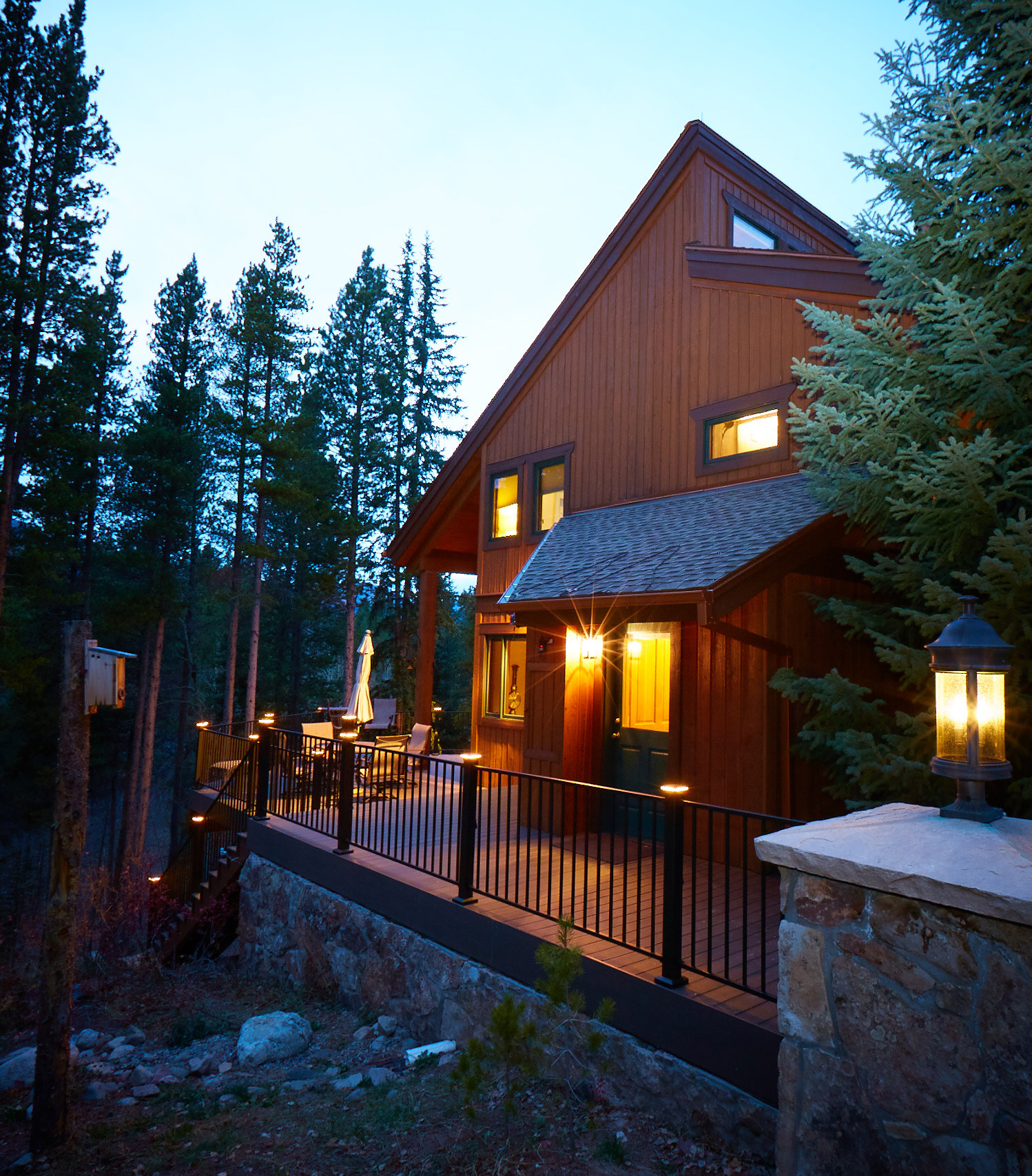 LED deck lighting turn on at dusk 