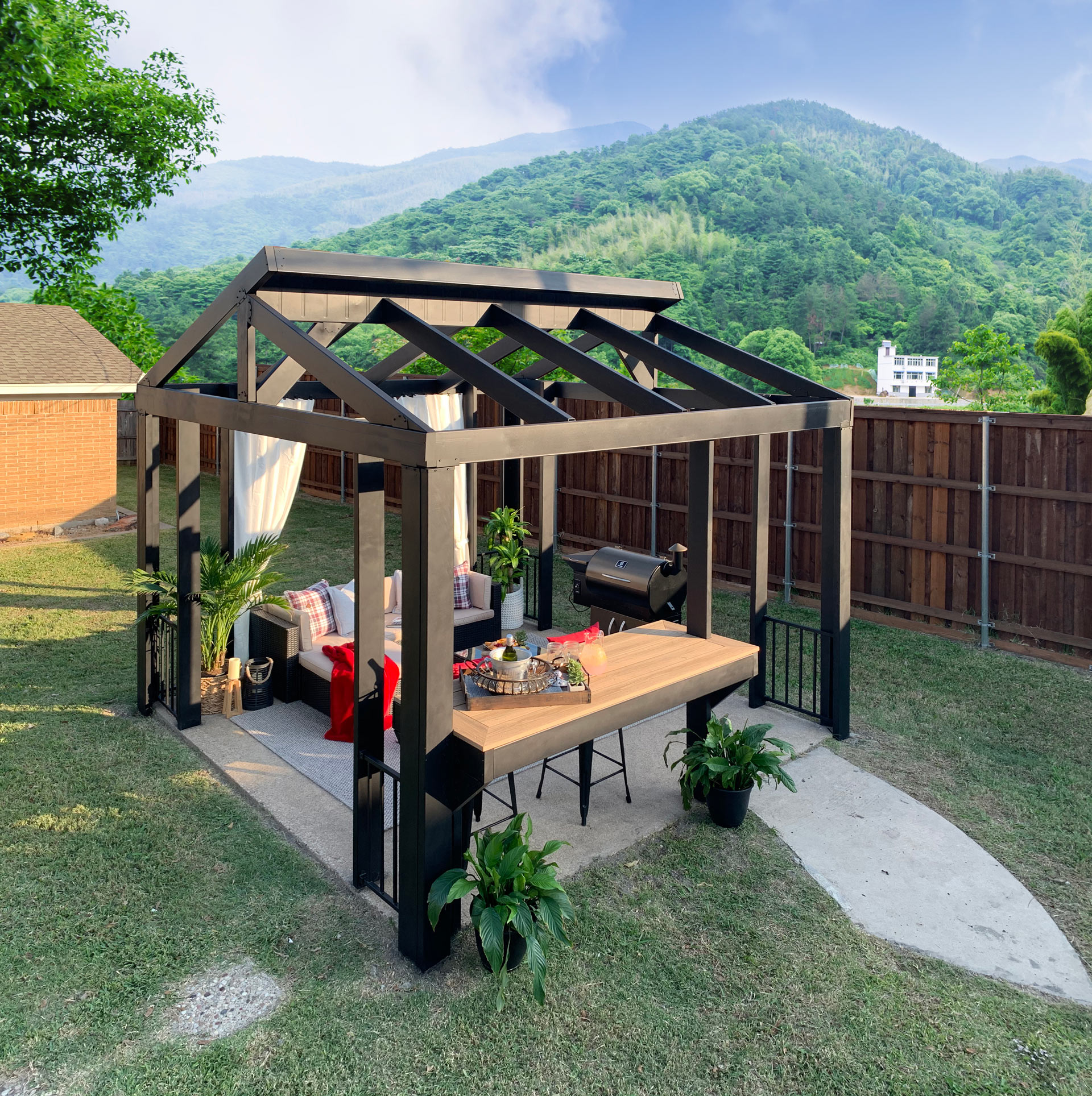 stand alone steel pergola in a backyard