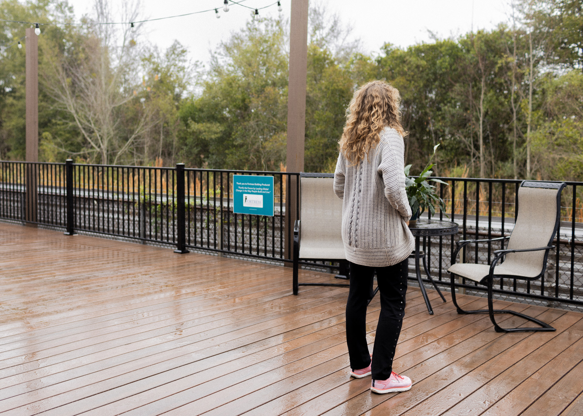 aluminum commercial railing on composite decking